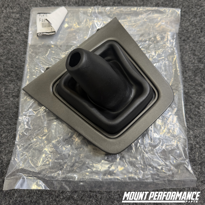 GENUINE MAZDA FB RX7 SA22C SHIFTER BOOT/ SURROUND