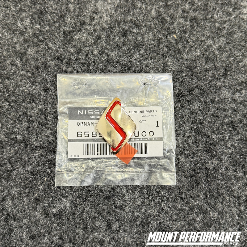 Genuine Nissan R32 GTR Bonnet /Badge