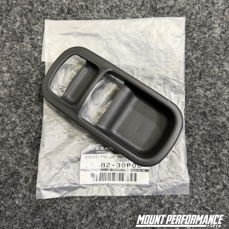 GENUINE NISSAN R32/A31 INTERIOR DOOR HANDLE SURROUND