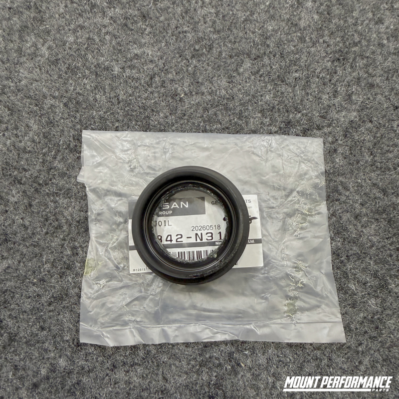 GENUINE NISSAN R200 DIFF SIDE SEALS (AXLE SIDE)