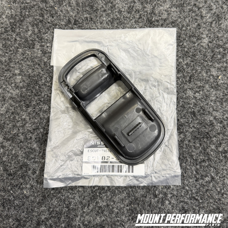 GENUINE NISSAN R32/A31 INTERIOR DOOR HANDLE SURROUND