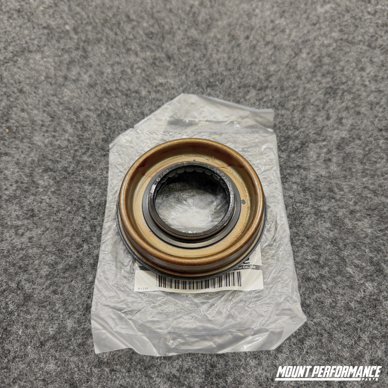 GENUINE NISSAN R200 DIFF PINION SEAL